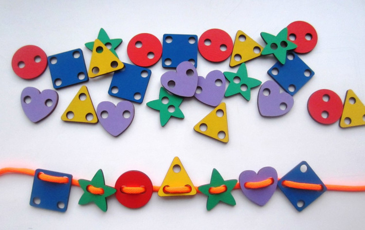 Игрушка-шнуровка "Геометрические фигуры"